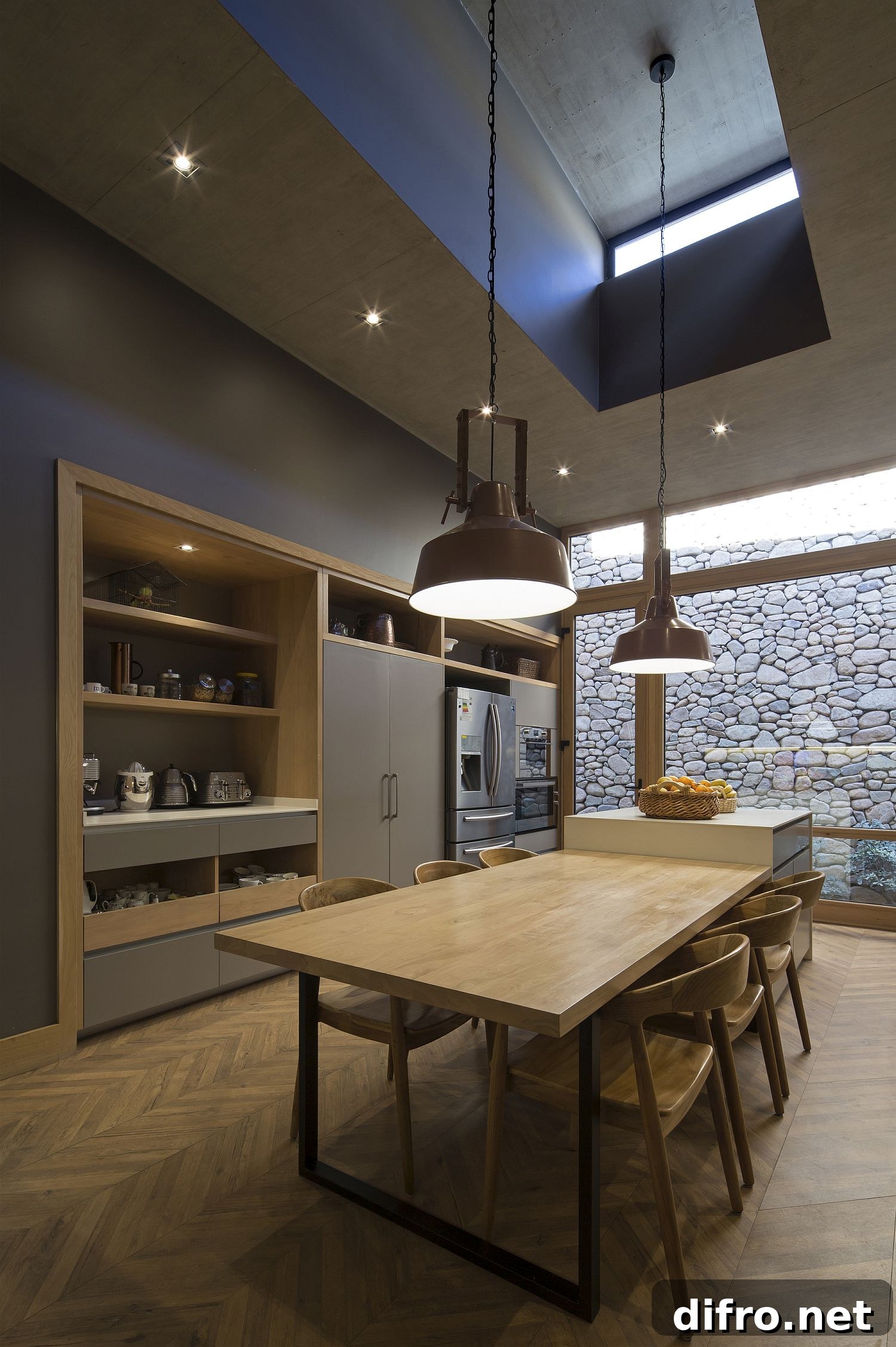 Double-height dining area with pendant lights in Cerro la Cruz House