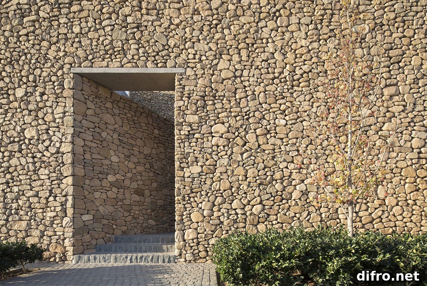 Cerro la Cruz House in Lo Barnechea, Chile