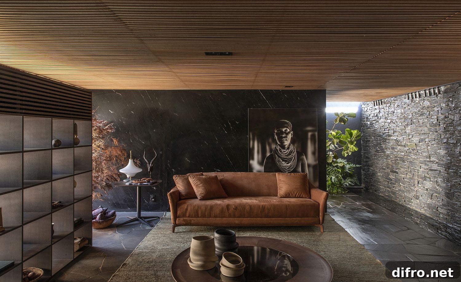 Living room combining earthen tones, wood and dark stone