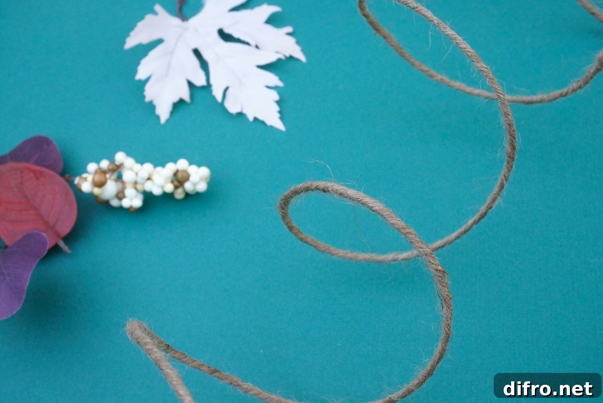 Wired twine for bundling foliage