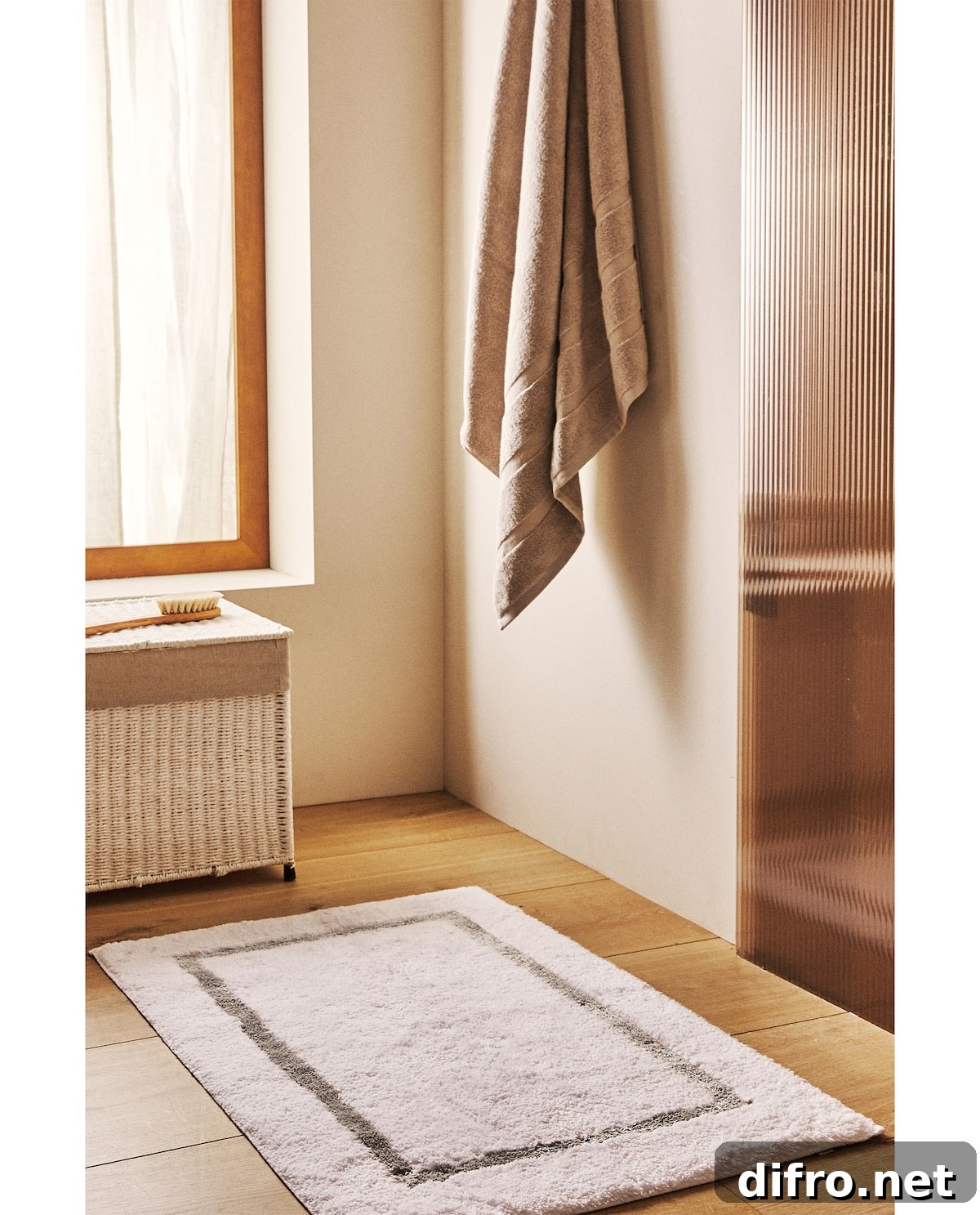 Rectangular bath mat with border