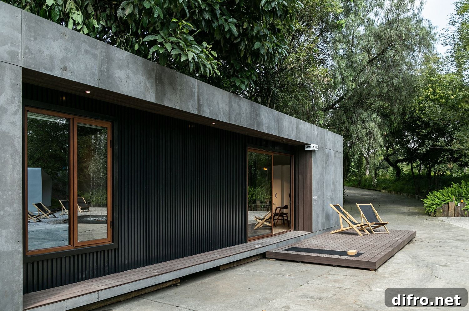 Gray and black exterior of the prefab, easy to maintain