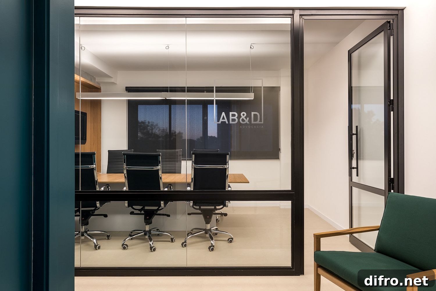 Contemporary office design in Brazil by Solo Arquitetos