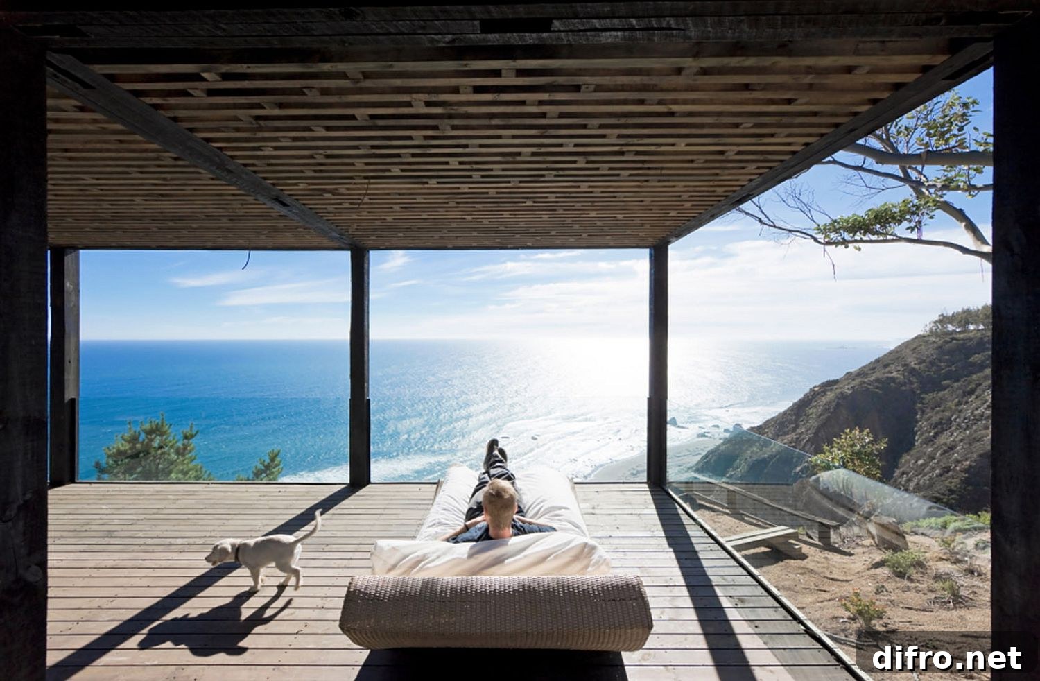 Ocean and cliff views from the holiday home