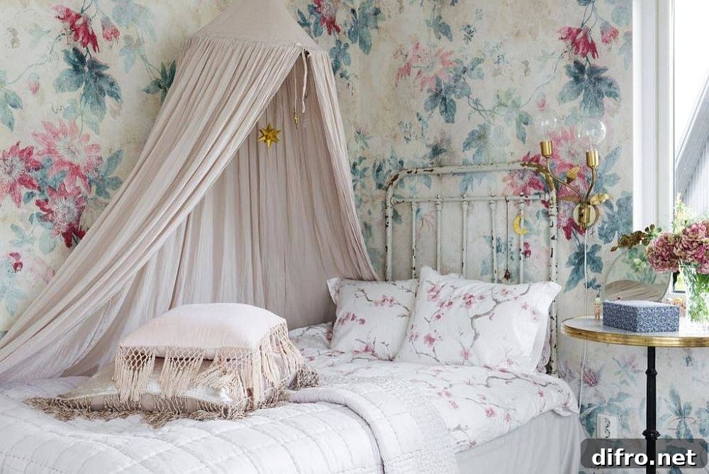 Flowery wall pattern in shabby chic kids' room