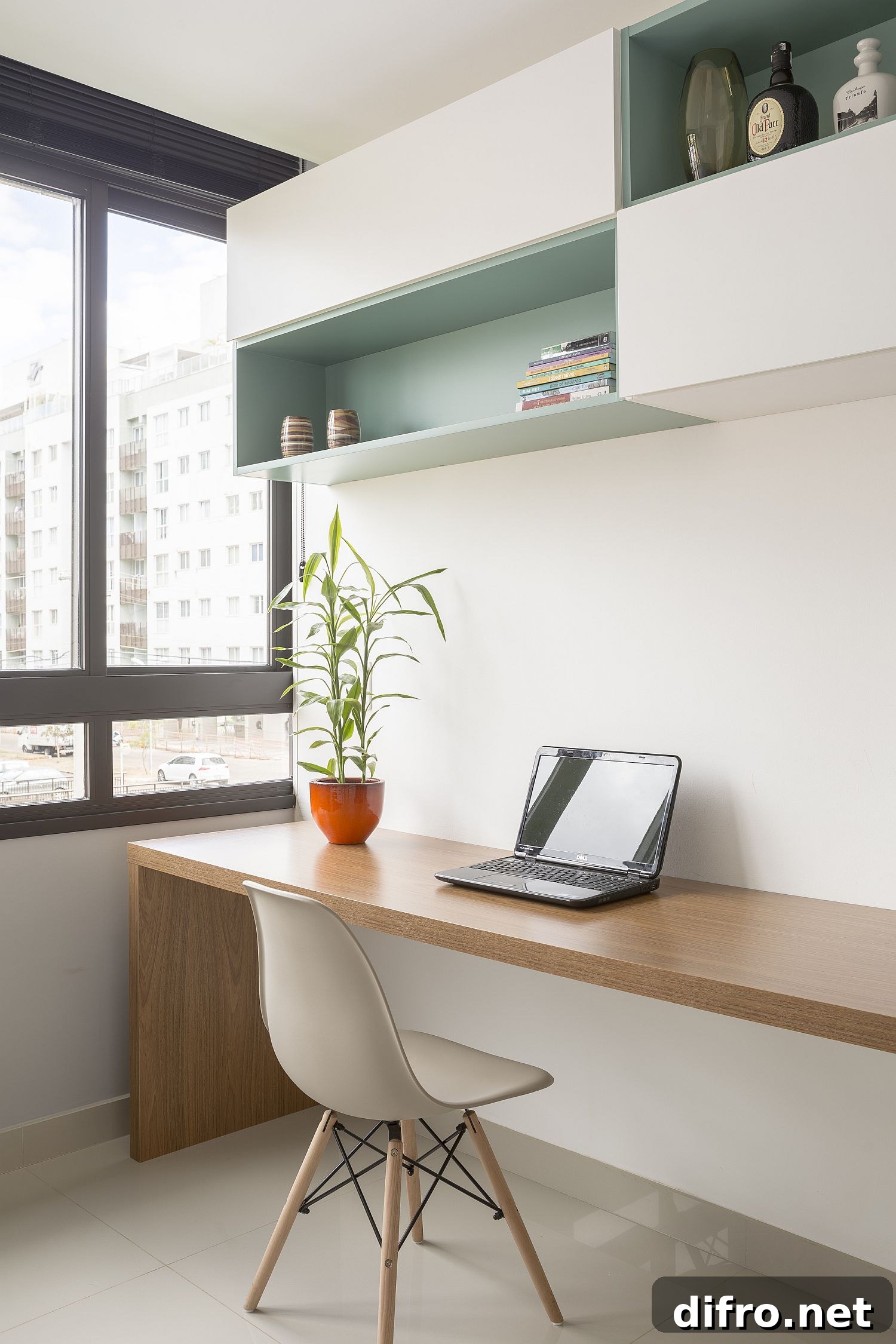 Home workspace that converts to a guest room