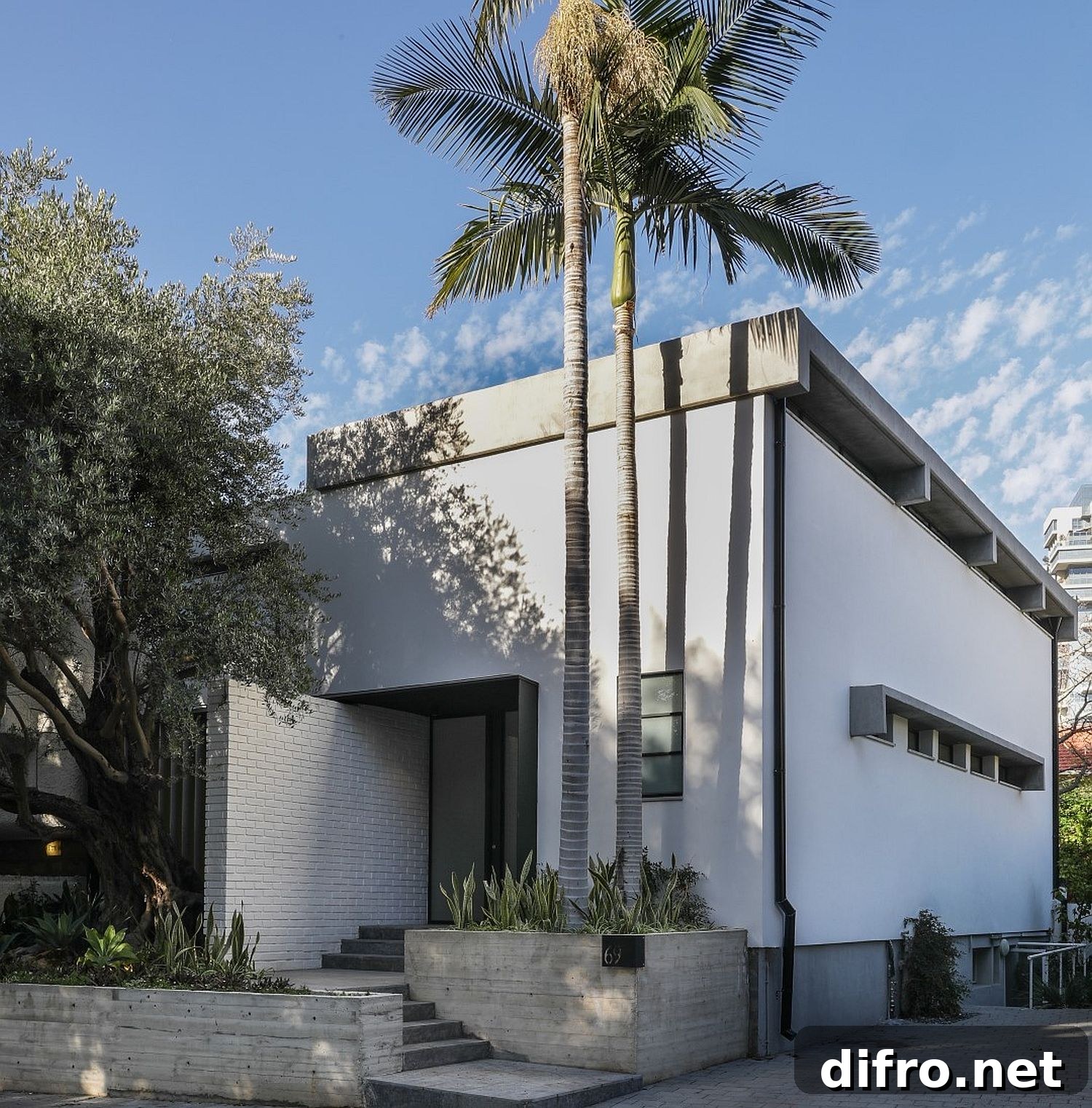 Renovated modern house in Tel Aviv retains original form from the 60’s
