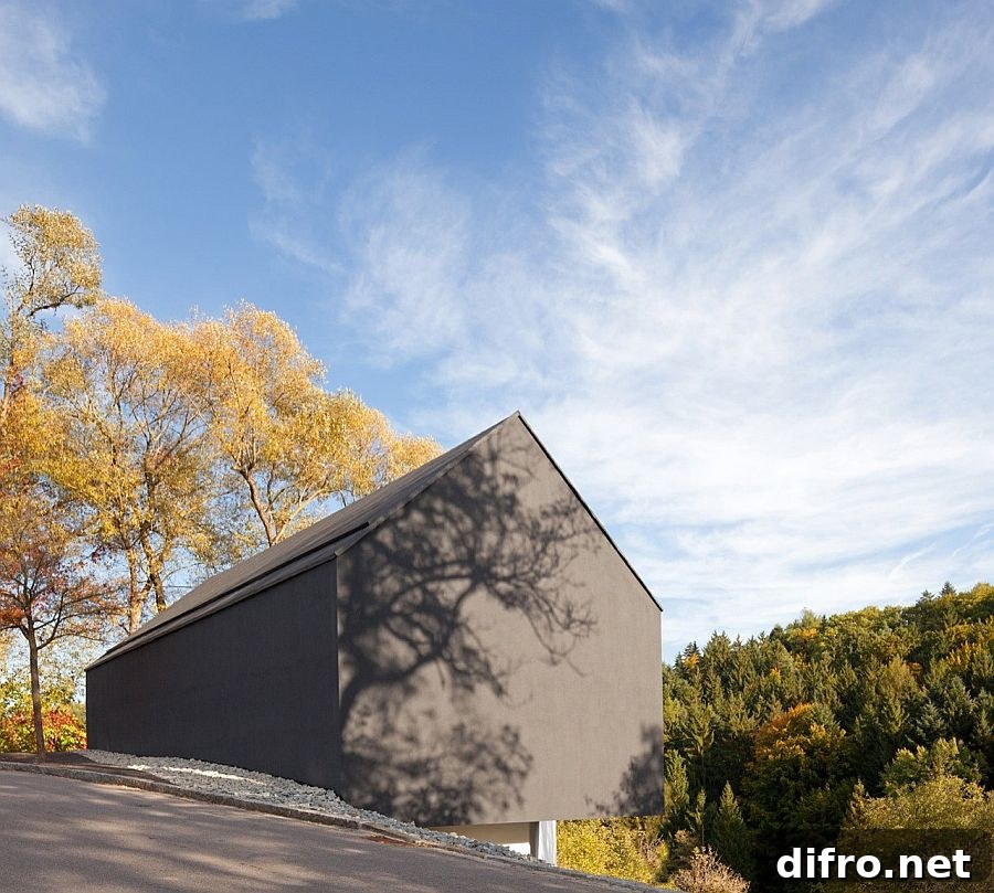 Design of the Studio House allows it to become a part of the hillside landscape
