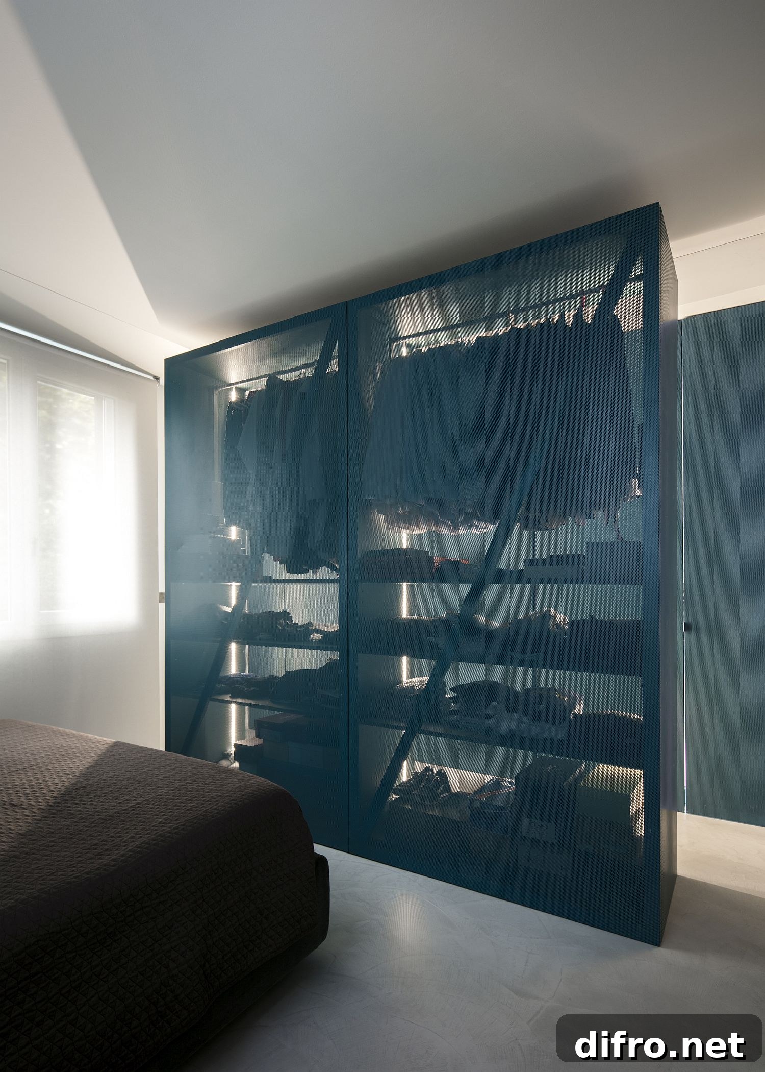 Innovative bedroom closet