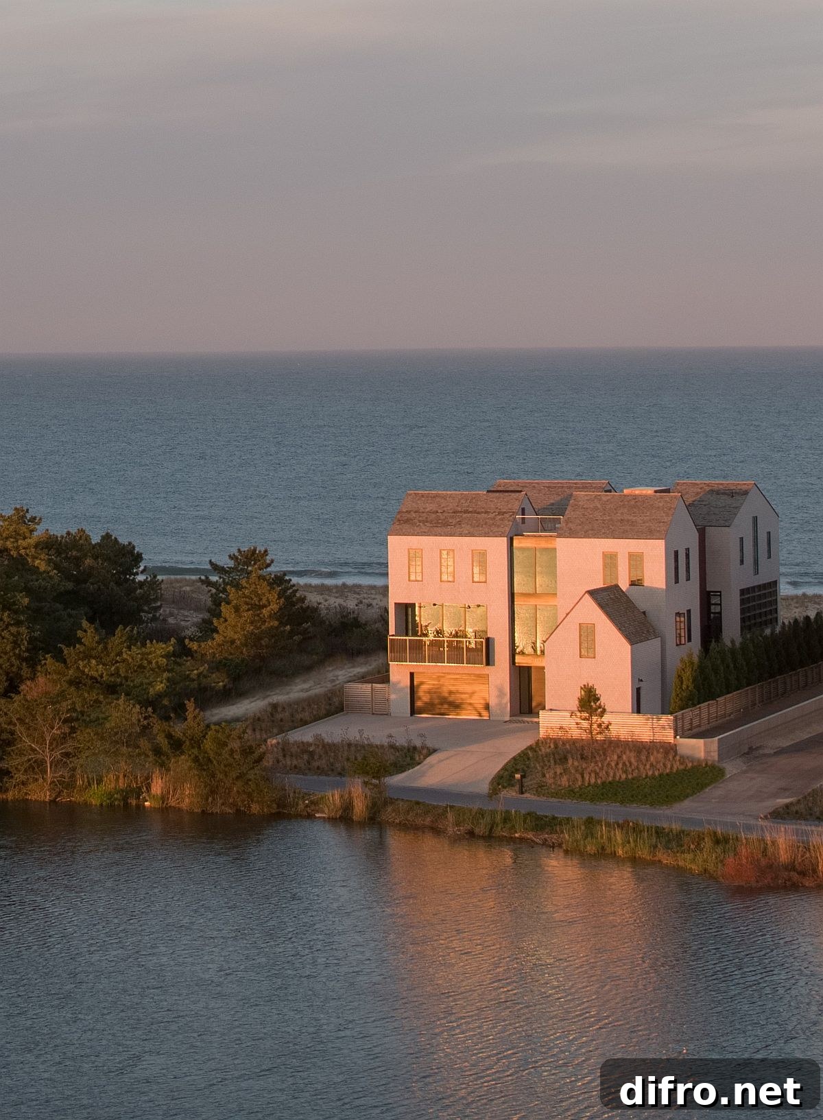 Strip of land between sea and the lake holds the multi-level vacation home in Delware