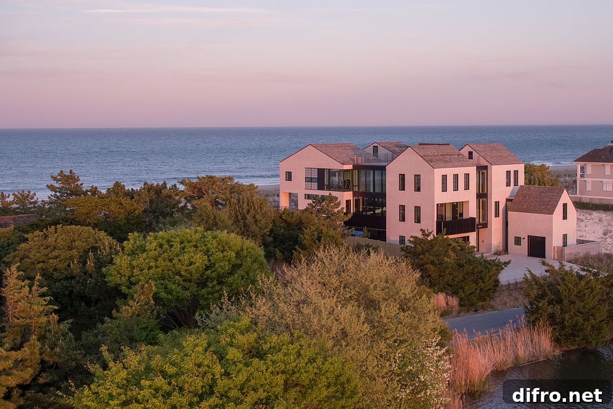 East Lake Beach House designed by Robert M. Gurney