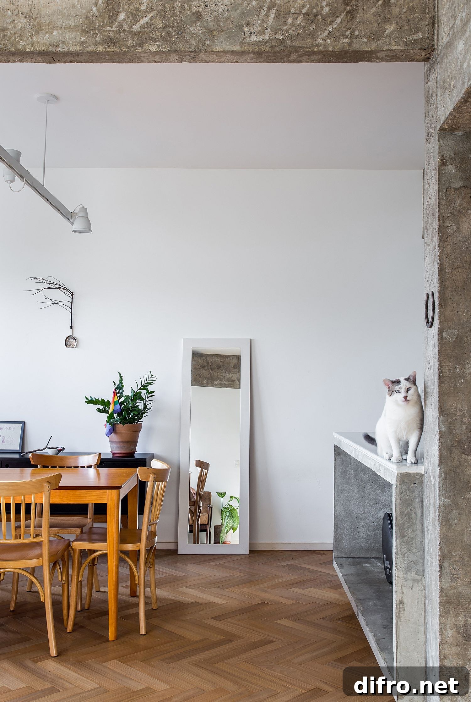 Dining table with woodsy charm