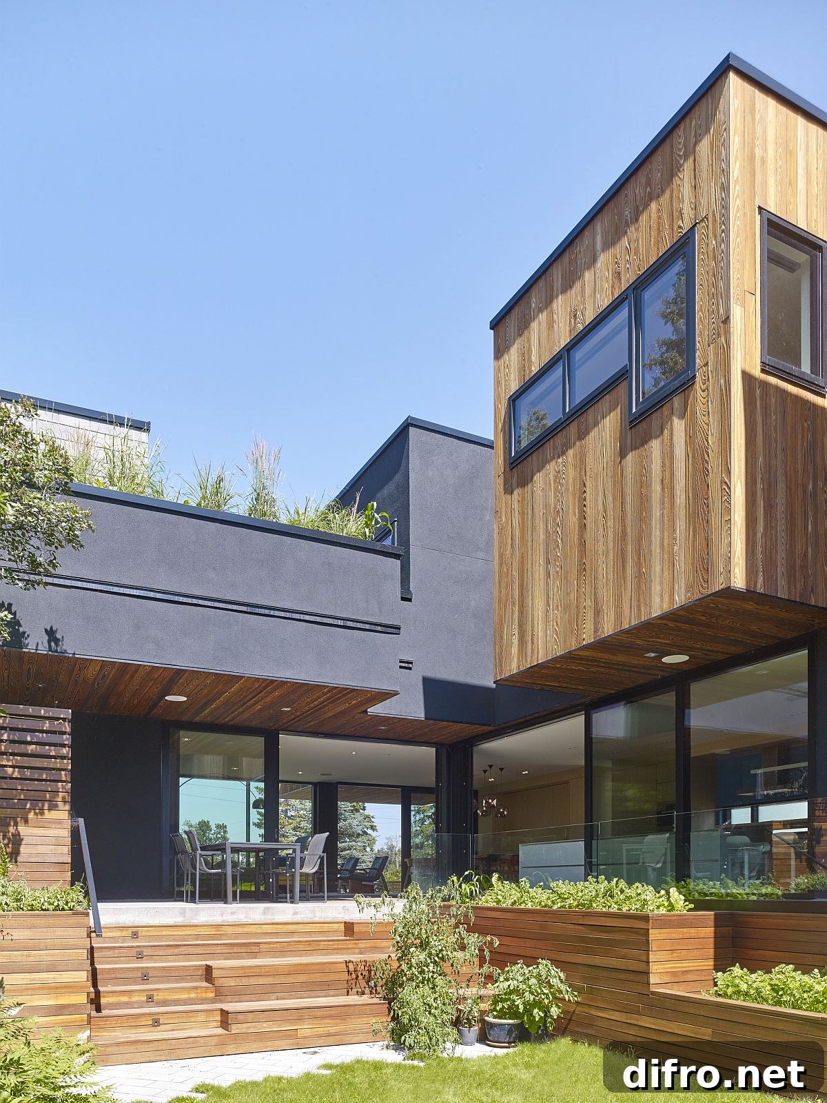 Double-level courtyard with greenery