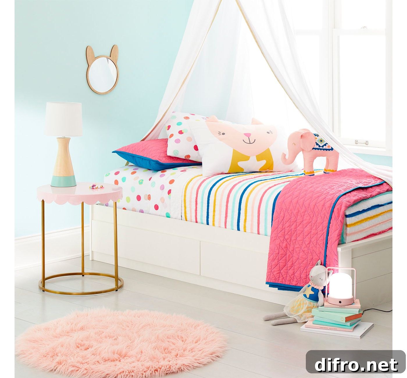 Mixed-pattern bedding and decor
