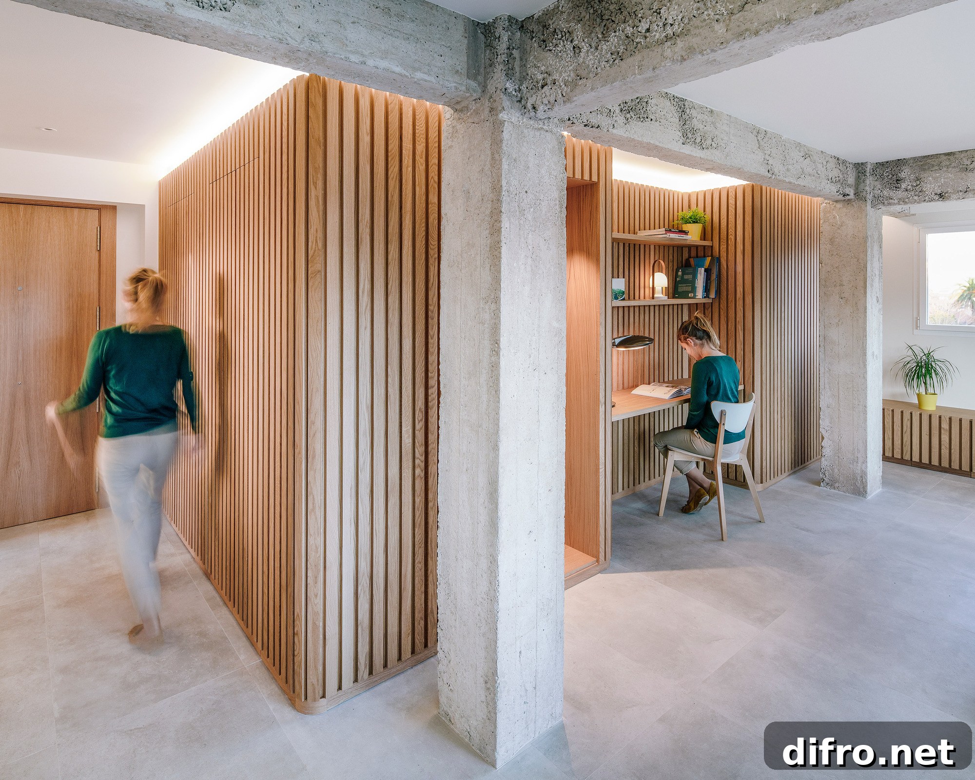 Wood and concrete paired in the interior