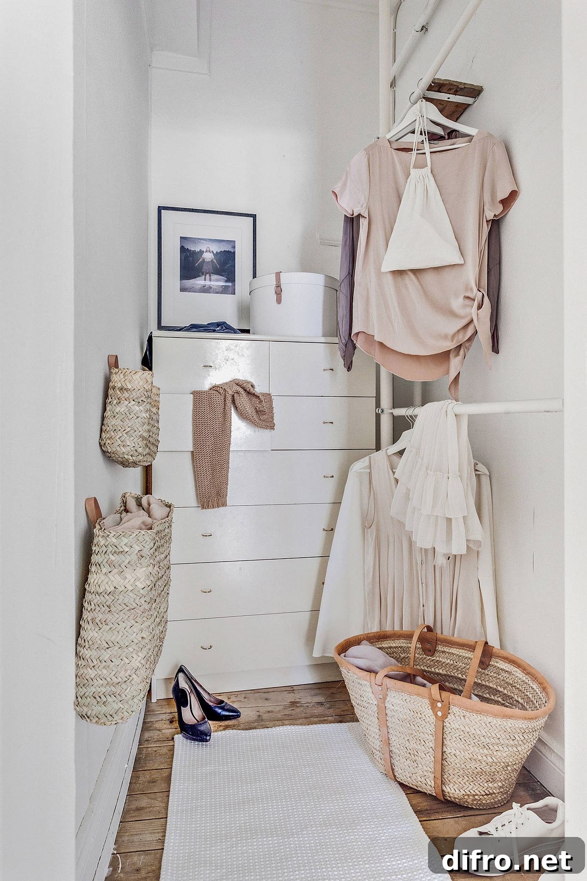 White cabinets and baskets in a wardrobe niche