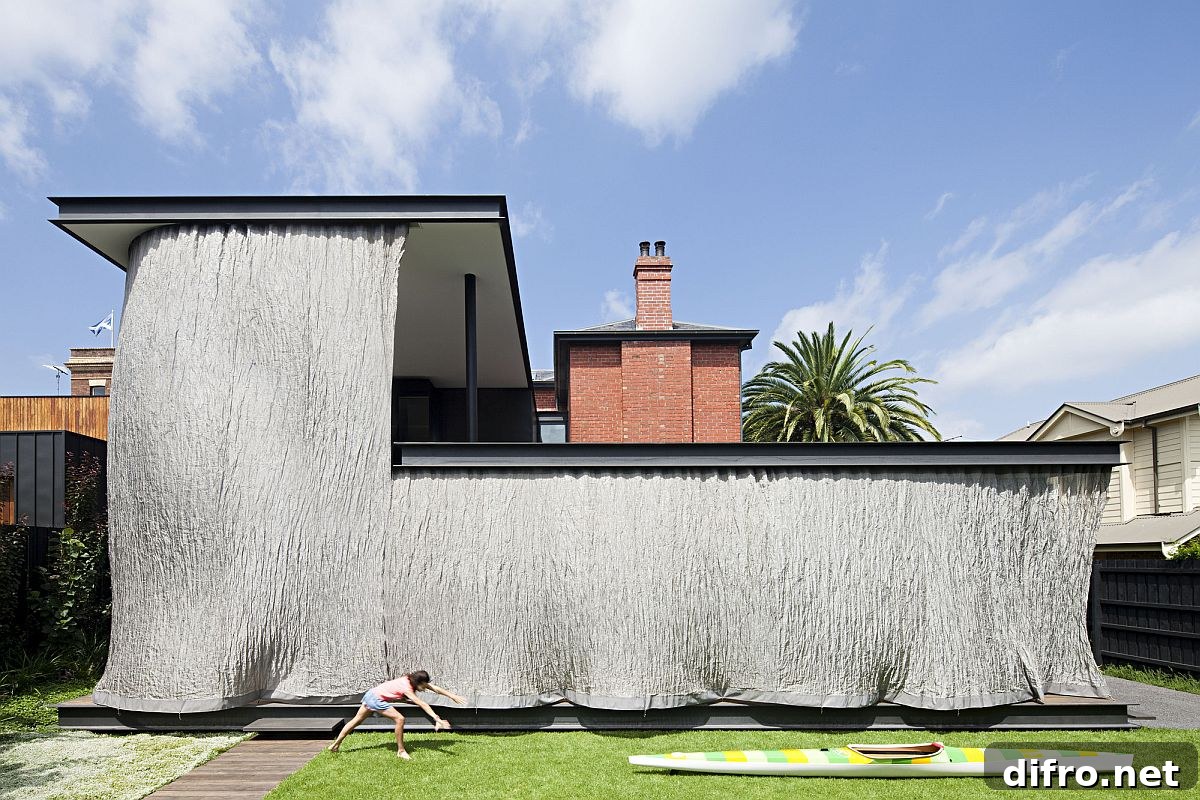 Completely covered outdoor space keeps out hot sun at this Melbourne home