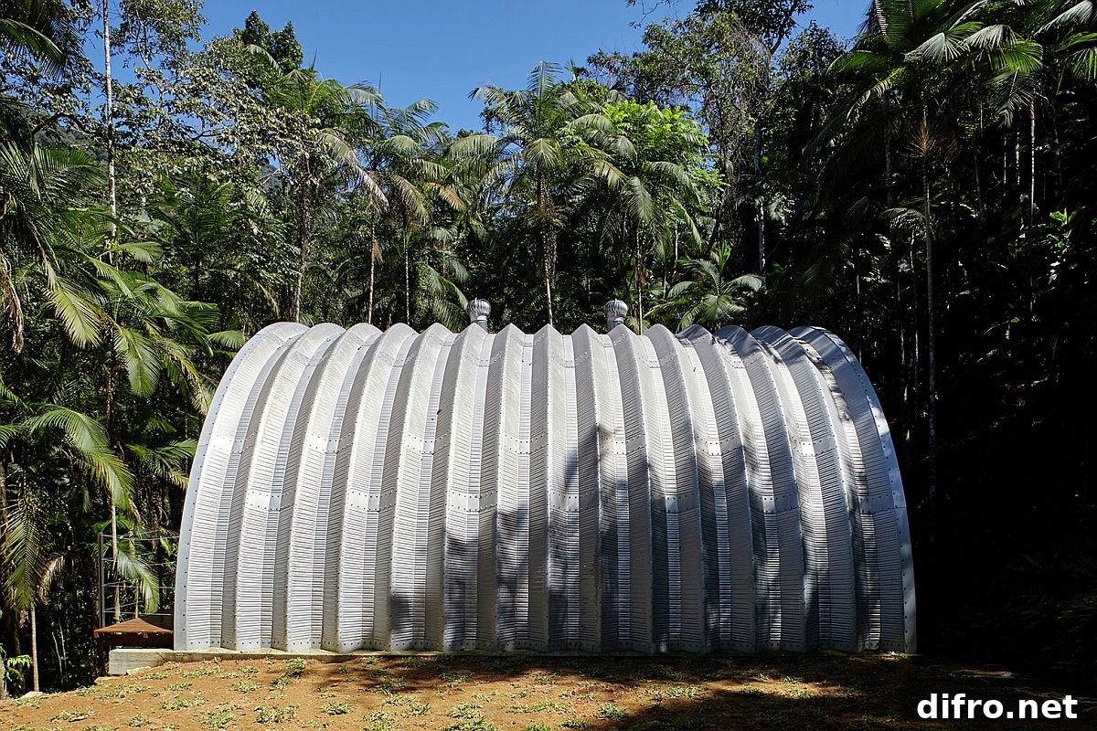 Galvalume modules help shape the sturdy exterior of the house