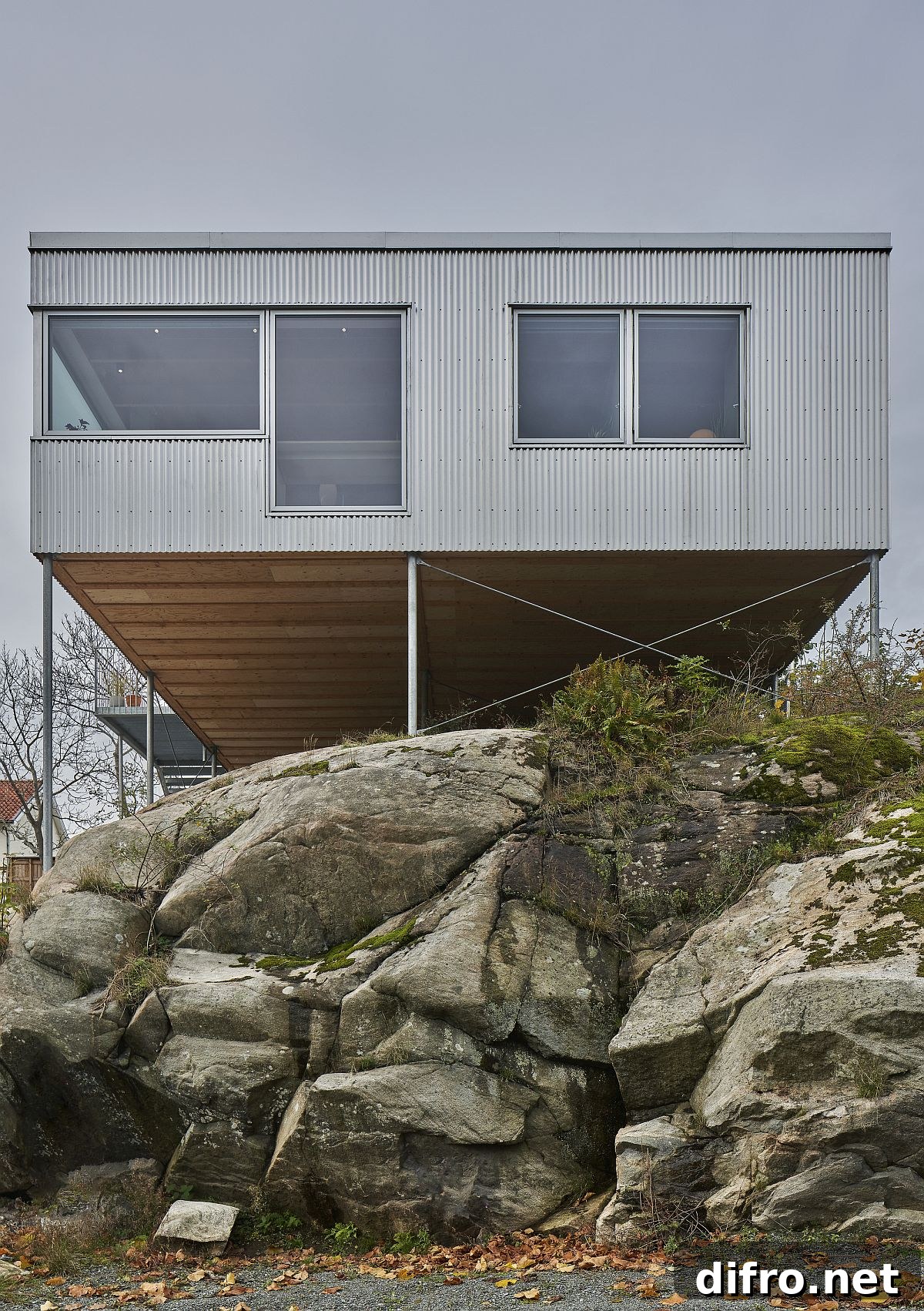 Cantilevered home supported by slim pillars