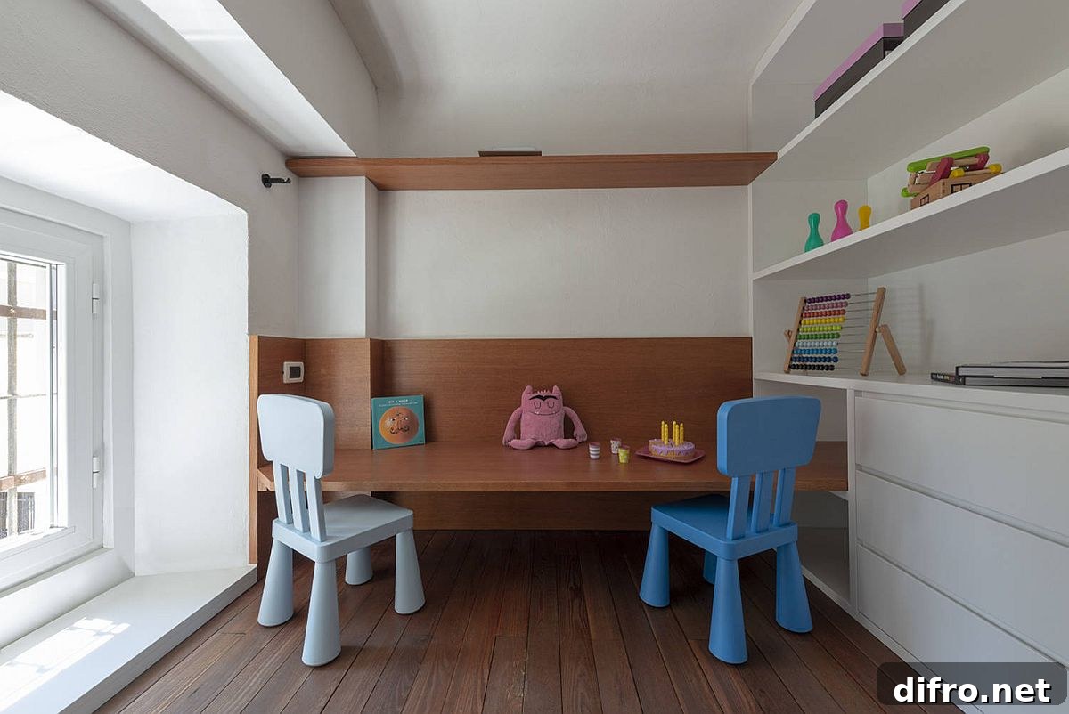 Minimal bedroom play area with chairs and shelves