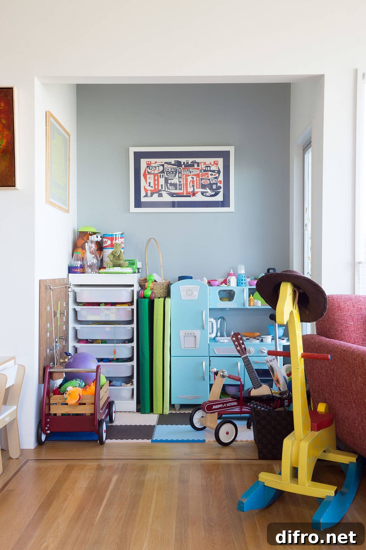 Corner play area in kids' bedroom