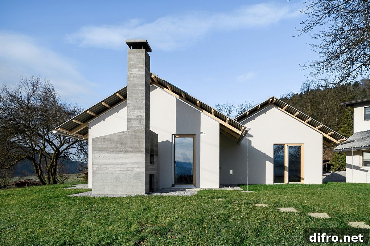 Single-level accessible house exterior