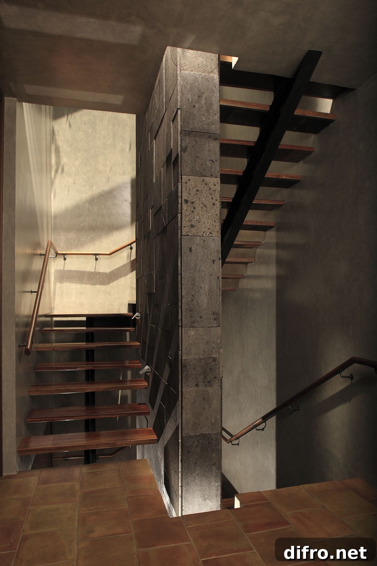 Simple modern staircase of the house keeps things elegant and understated
