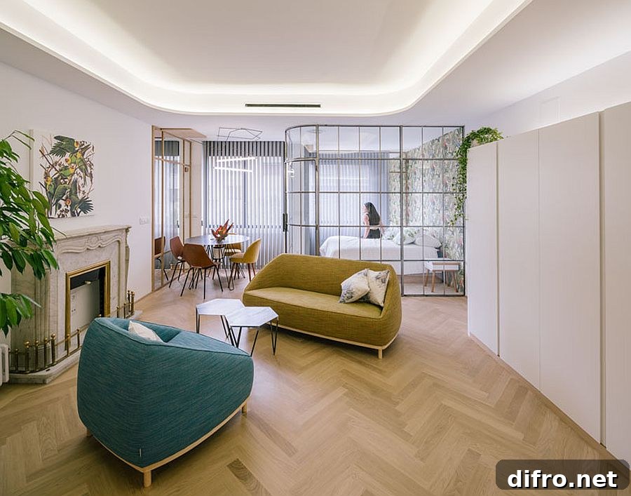 Glass enclosure in a Spanish apartment