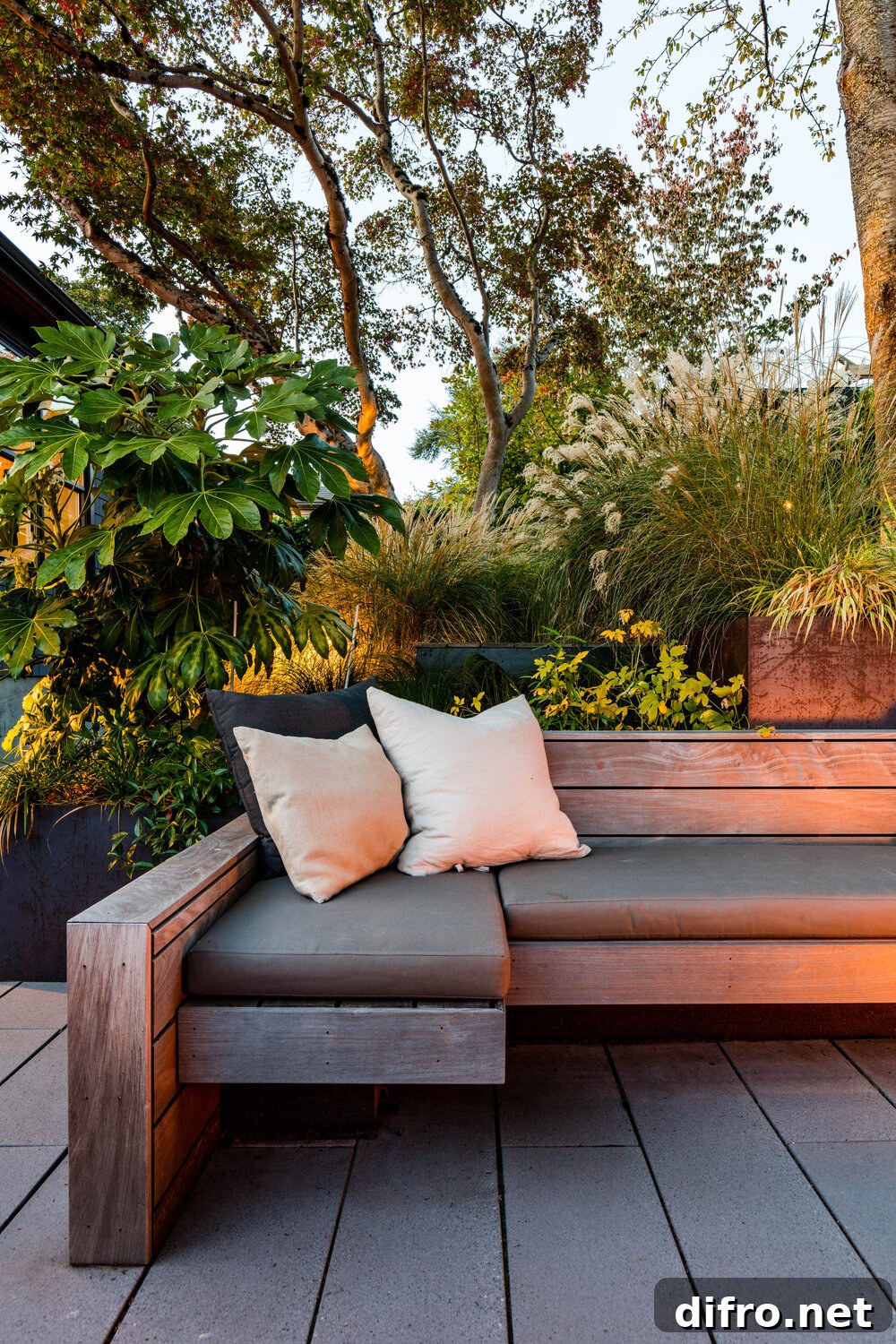 Greenery all around the conversation pit makes a big visual impact