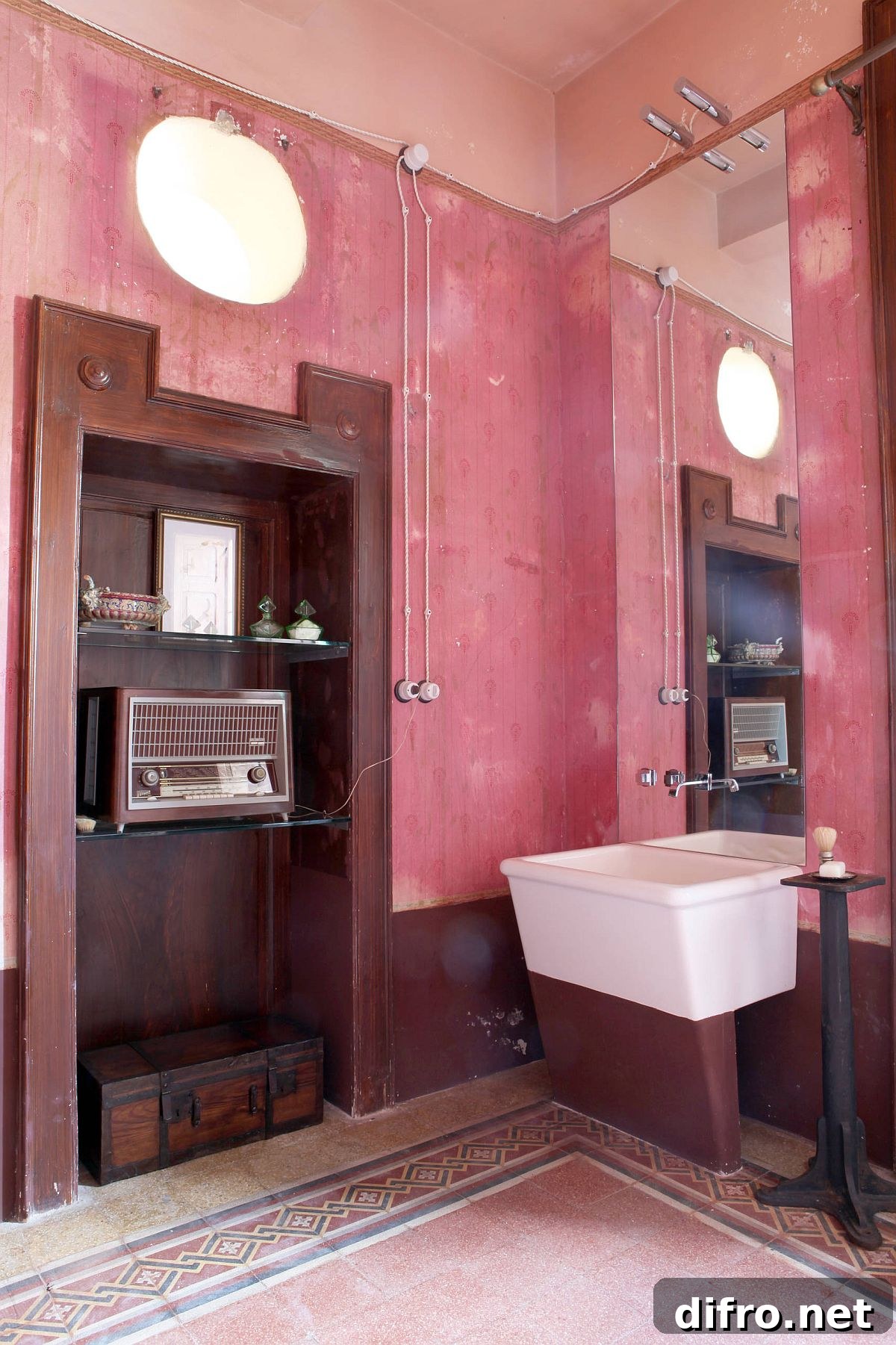 Textured pink walls combined with wood in a traditional bathroom
