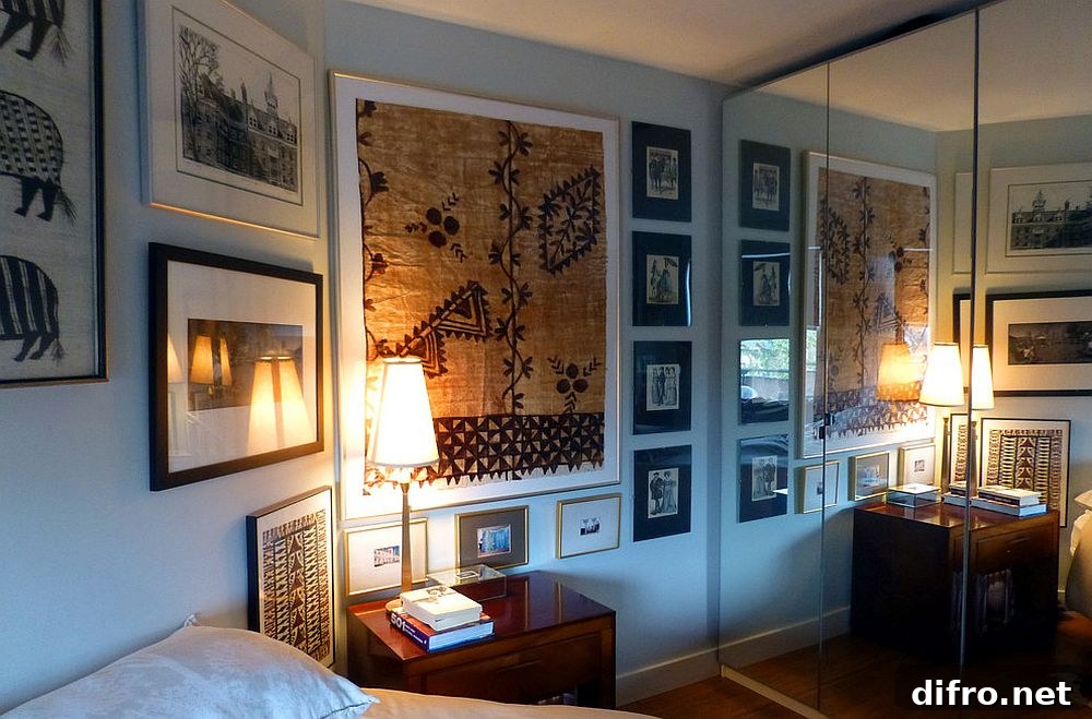 Tiny bedroom with mirrored closet doors that feels much larger