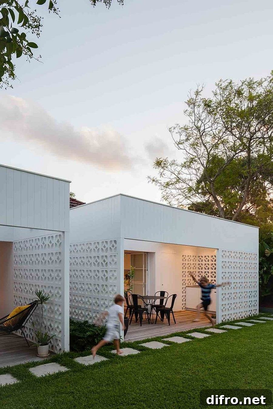 Breeze block walls turn the rooms into sheltered outdoor space with plenty of ventilation