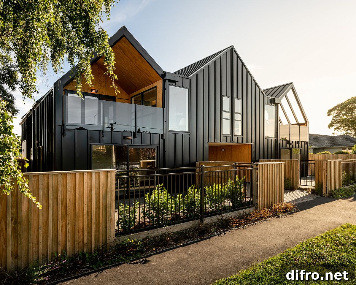 Street facade clad in steel and glass with carport in the middle