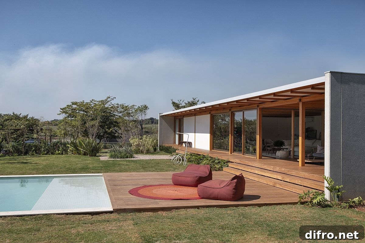 Poolside seating
