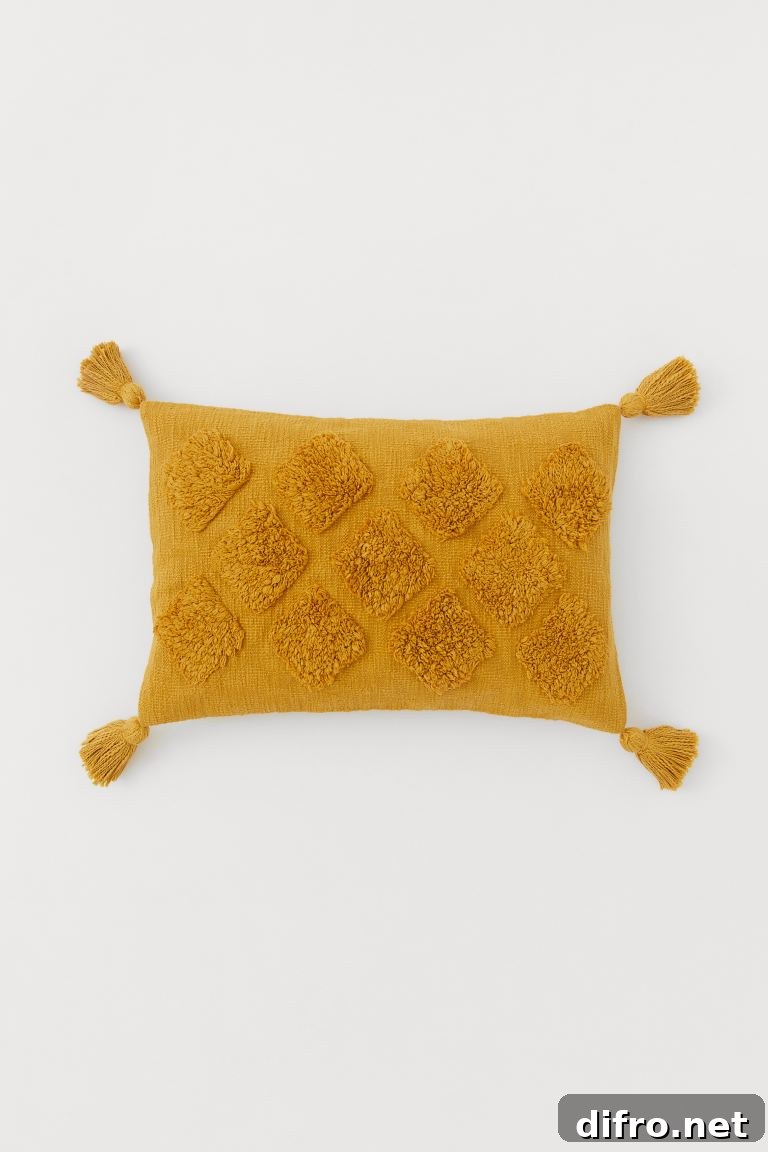 Textured cushion cover with tassels