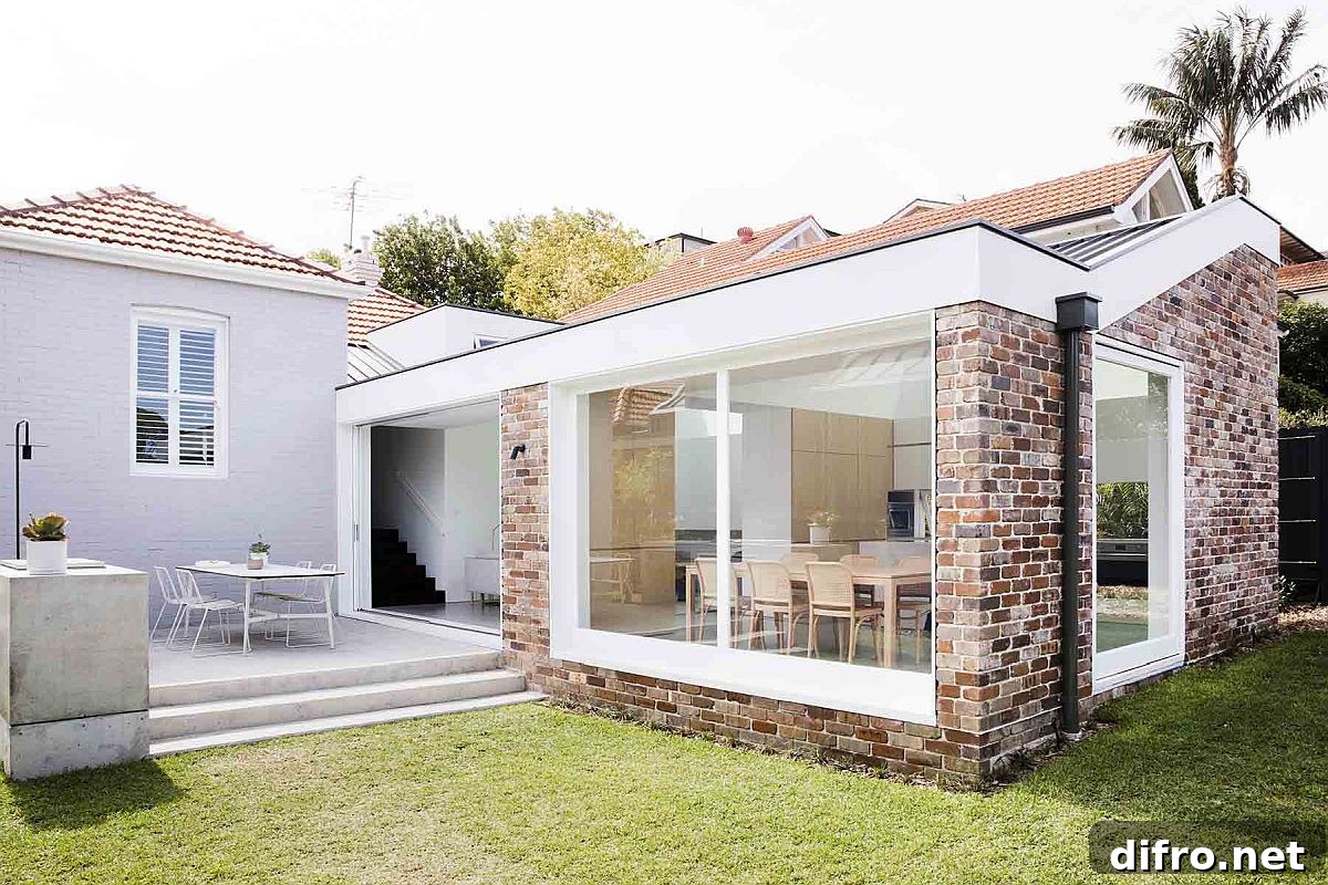 Modern rear extension connecting the house to garden