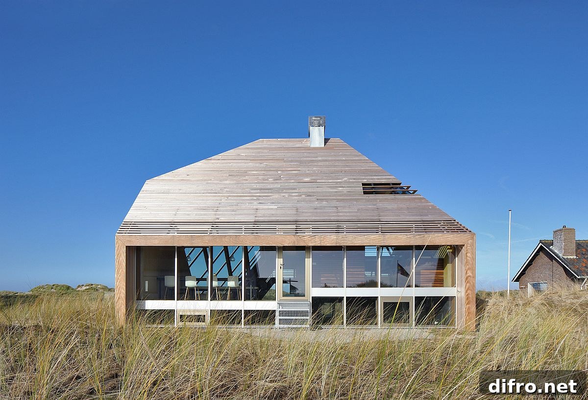 Large glass doors that open to the landscape