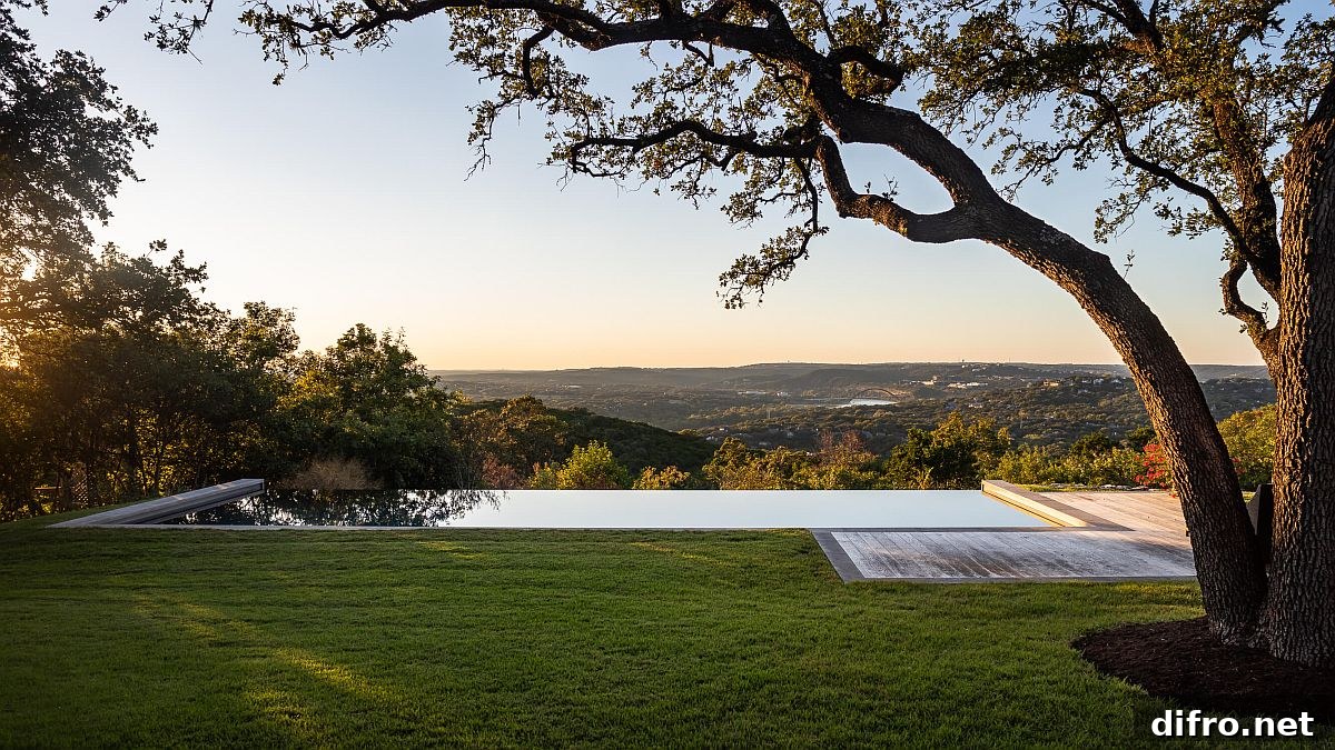 Infinity edge pool and view of Austin’s iconic Pennybacker Bridge at the Ridge Oak Residence