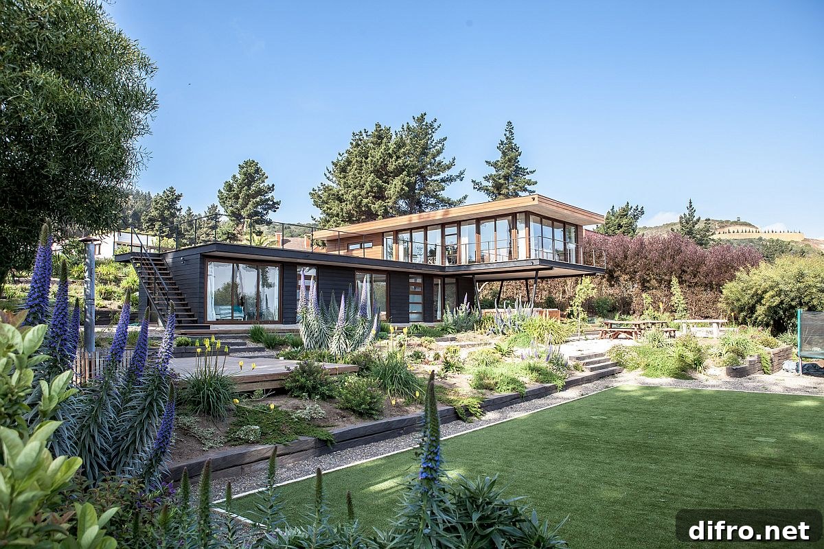 Tavonatti House exterior showing upper deck and ocean views