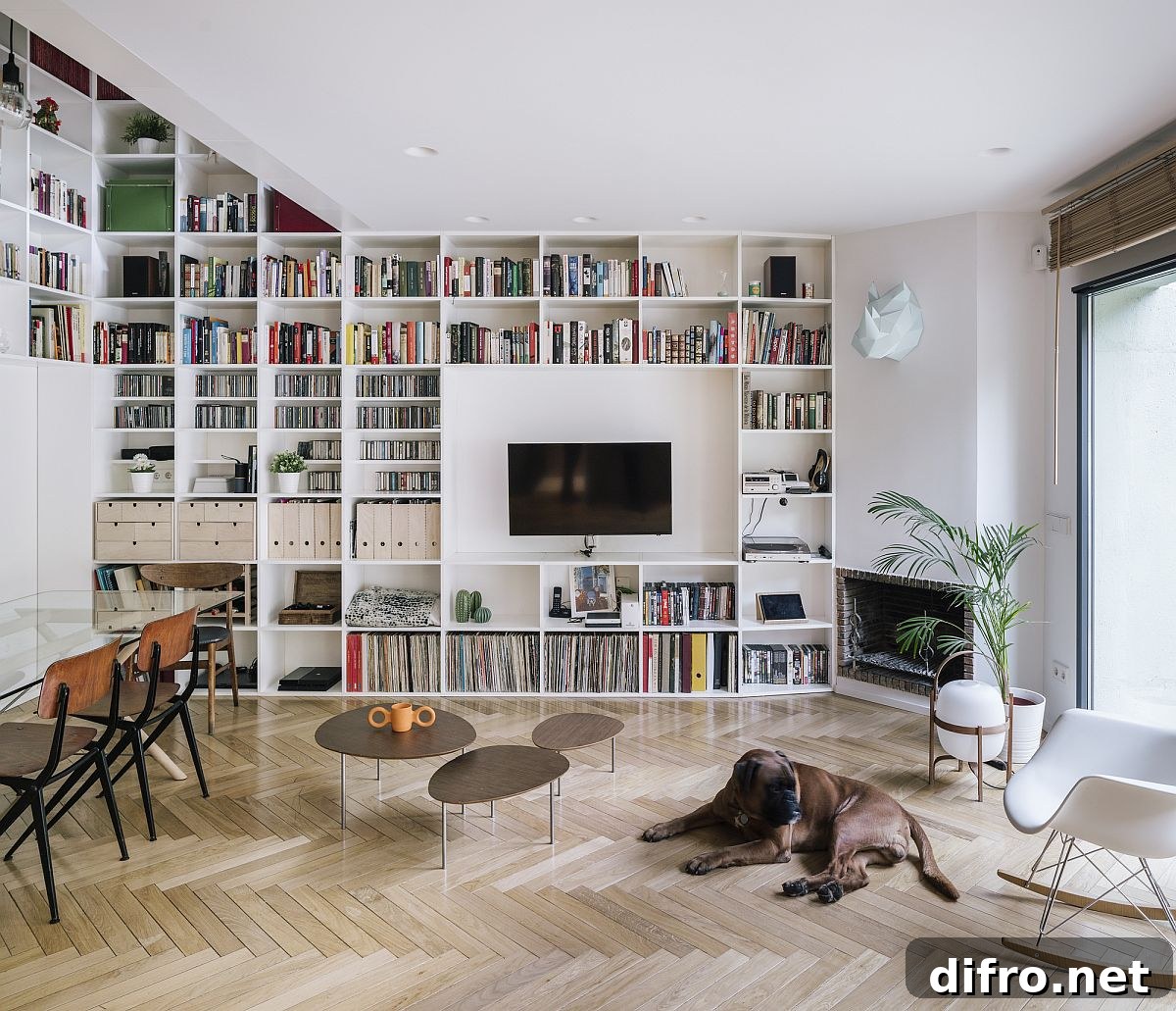 Bookshelves make the biggest impact in this single-family revamped home in Madrid with a neutral color scheme