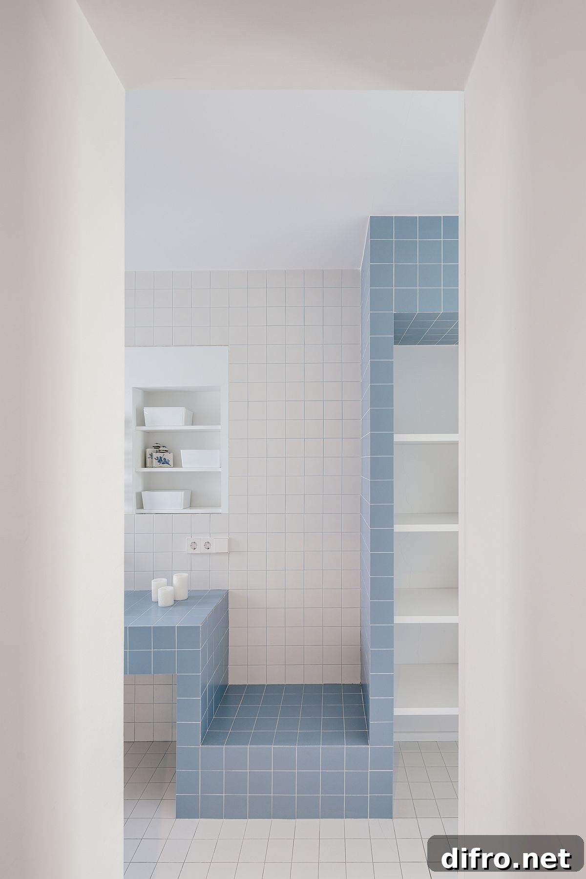 Polished contemporary bathroom in white and blue