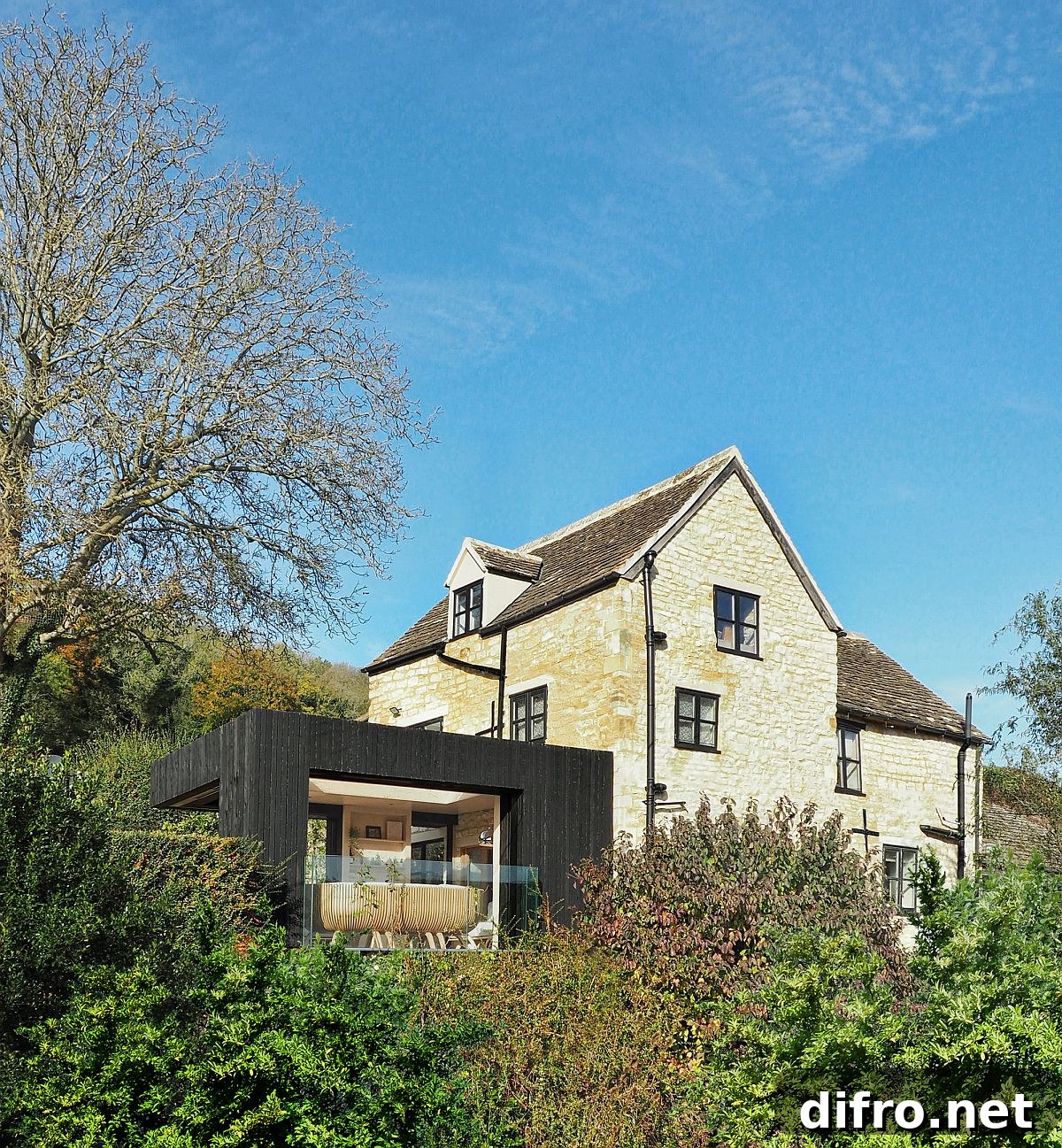 Historic cottage with modern reading room extension