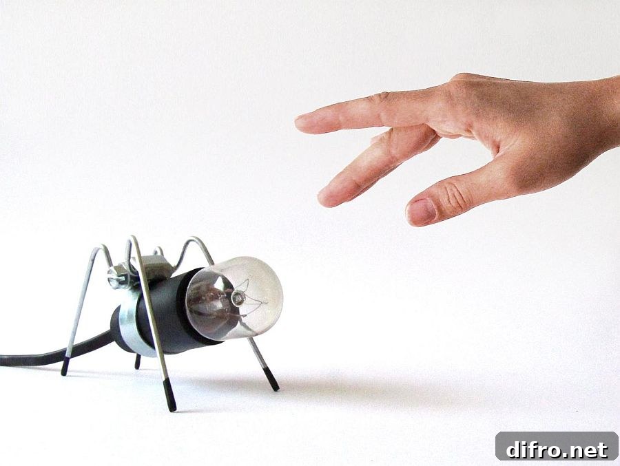 Bug-inspired desk lamp