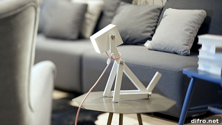 Customizable leash and finish on dog lamp