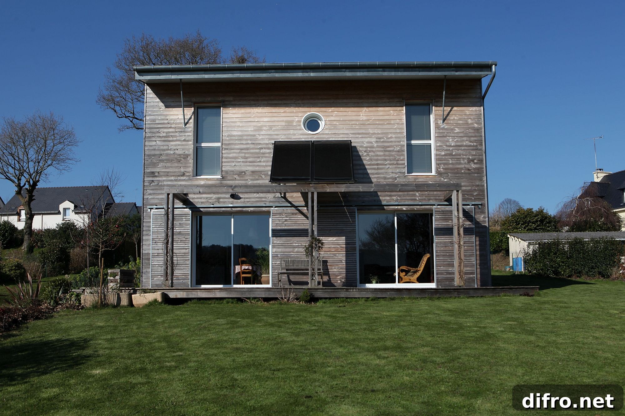 Double-glazed aluminum-frame windows for better insulation