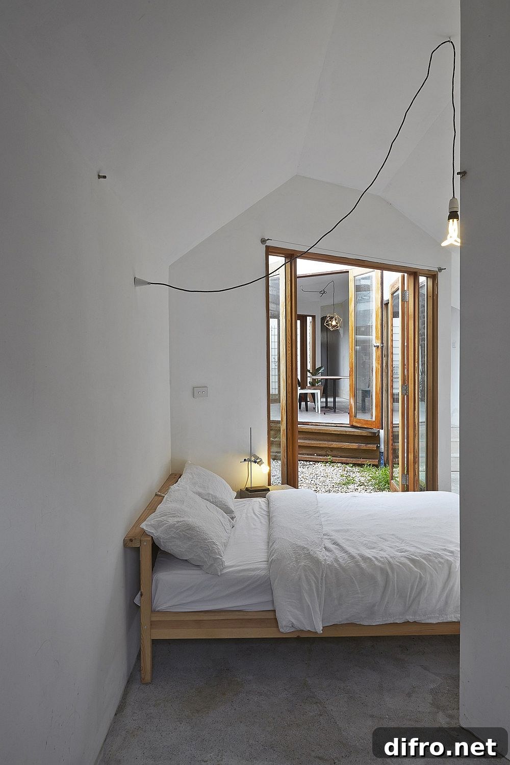 Small bedroom using natural light