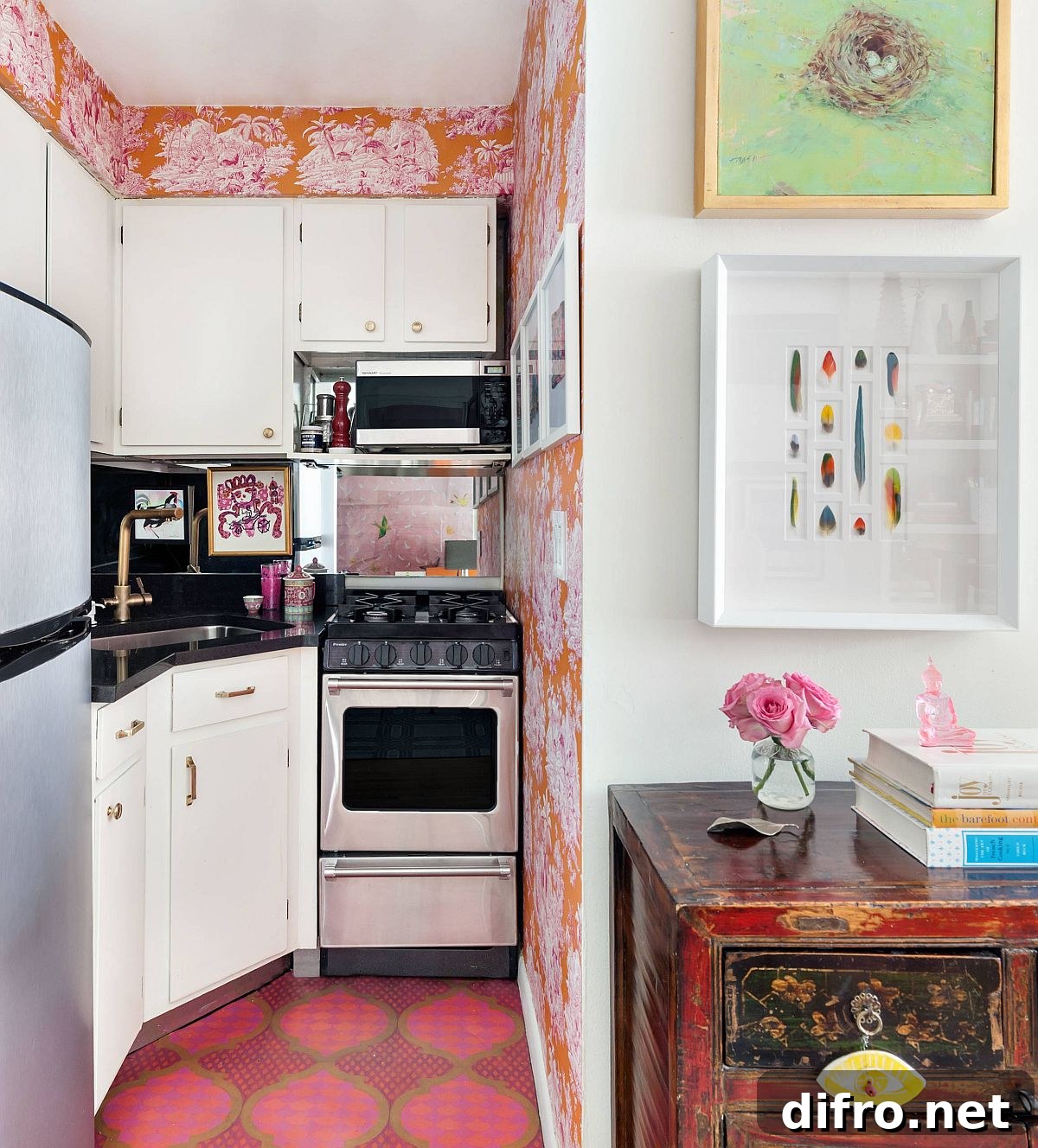 Compact kitchen full of life