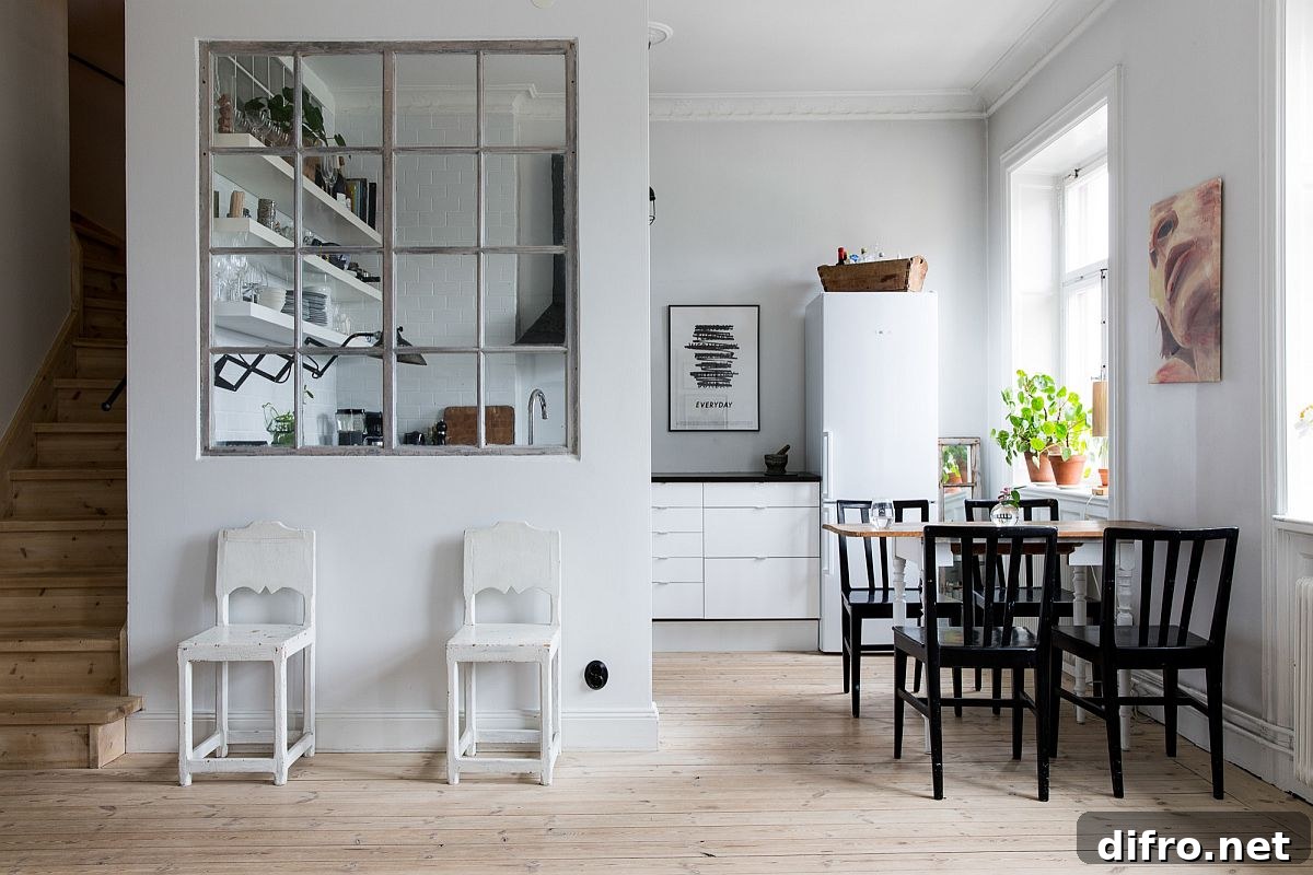Eat-in black and white kitchen