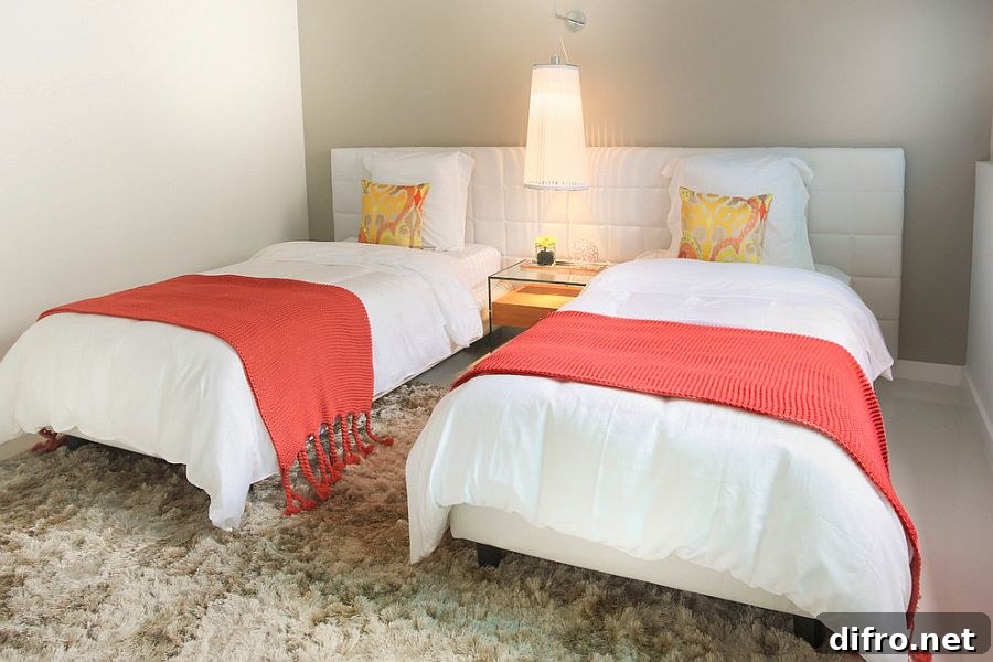 Small coastal-contemporary bedroom with gray accent wall