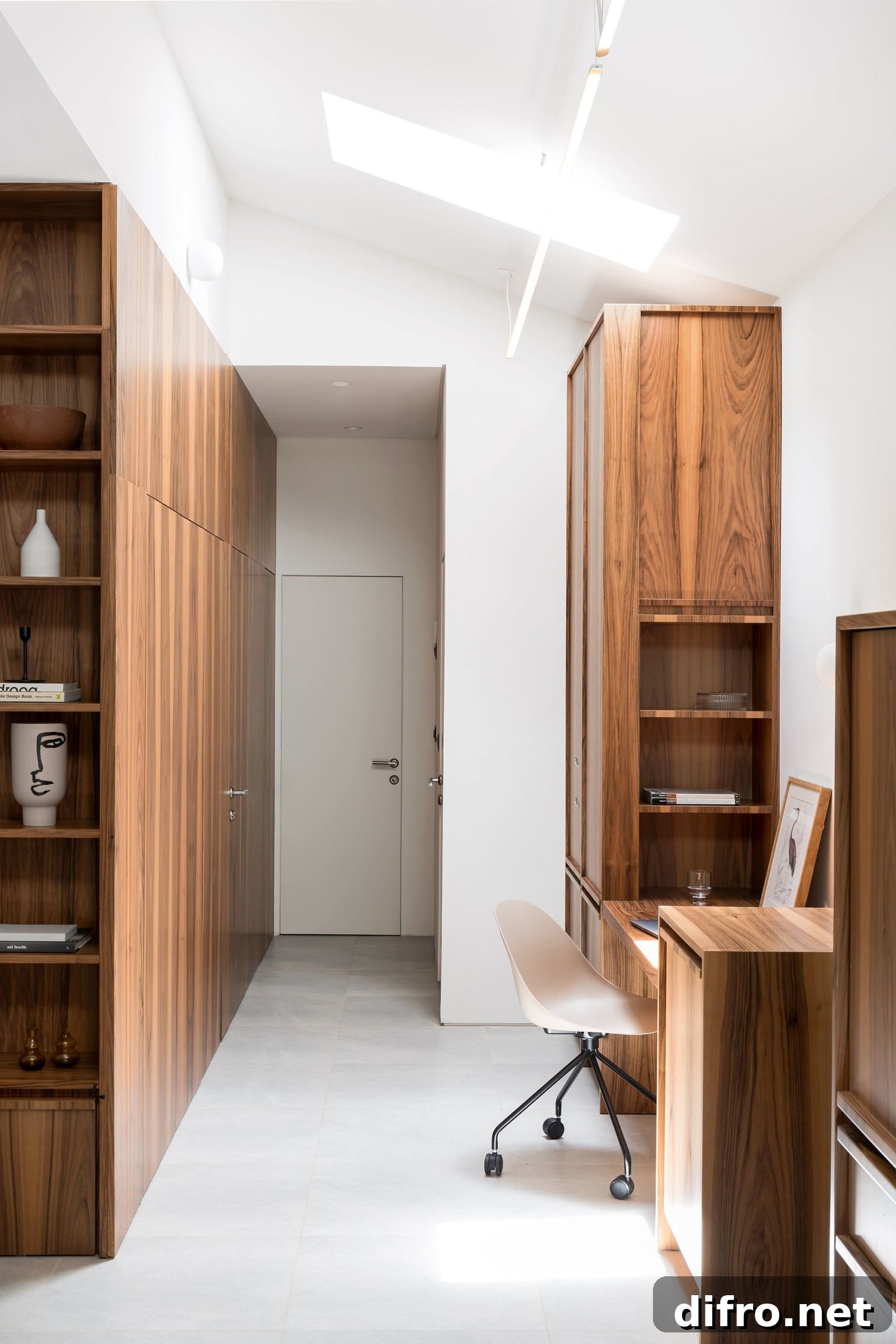 Integrated carpentry concealing books and documents